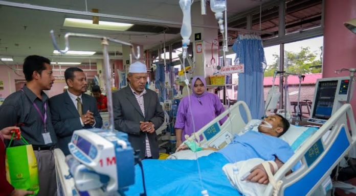 Pesakit di hospital terima sumbangan raya MB