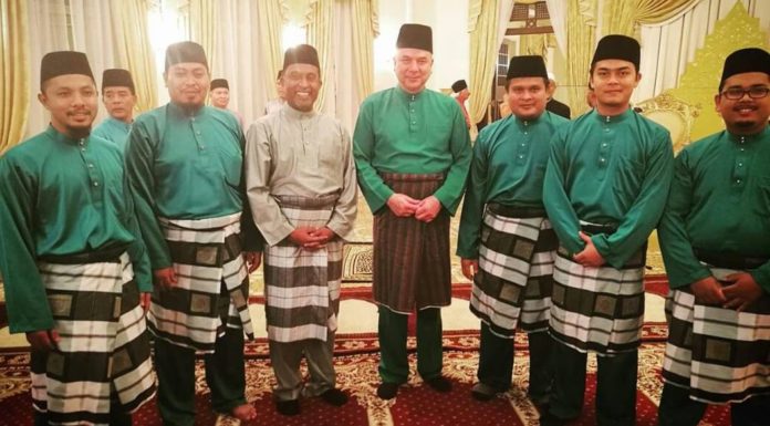 Pemuda PAS Perak diperkenan berbuka bersama Sultan
