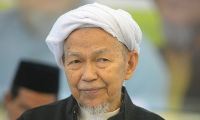 nik aziz