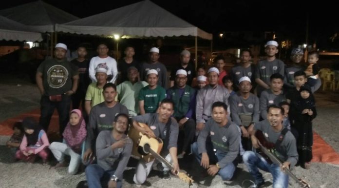 Mesej politik bersama alunan band