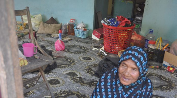 Anak beranak perlu bantuan rumah