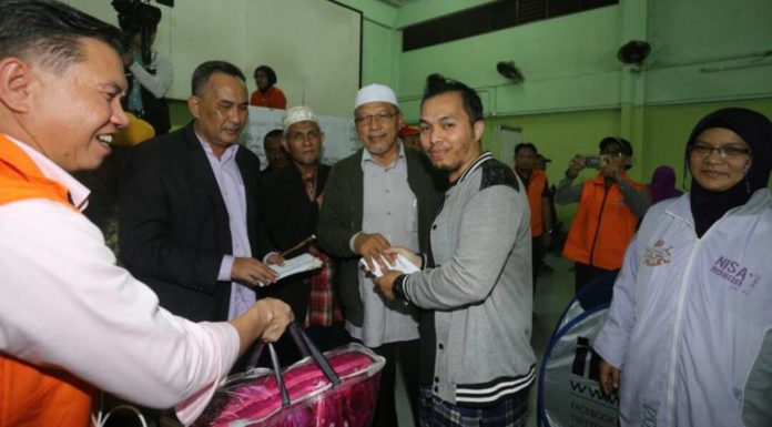 Penghulu, muslimat bantu mangsa banjir