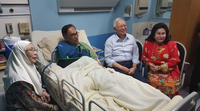 Mengunjung Najib akan Anwar di hospital