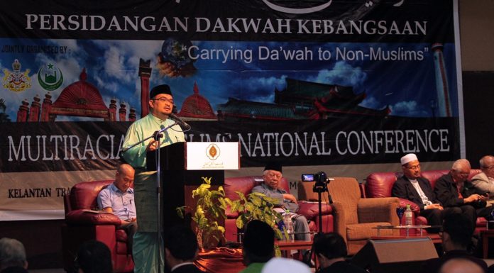 Islam hanya akan nampak apabila diamalkan