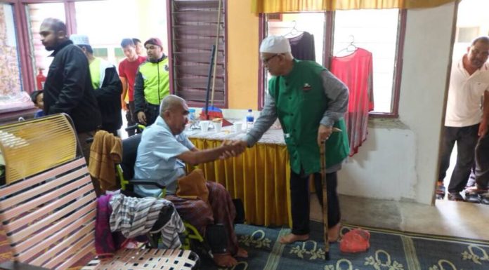 Presiden PAS lawat mangsa banjir banjir1