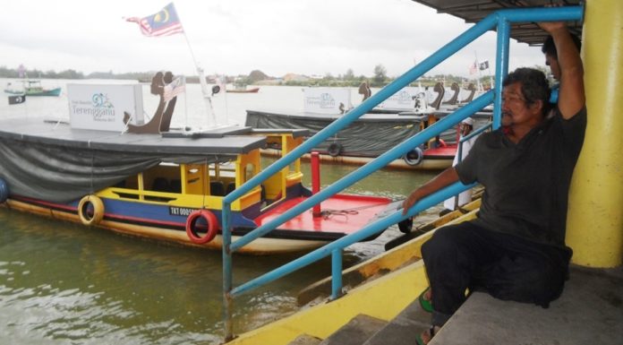 Wakil rakyat PAS bantu pengusaha bot bot 2