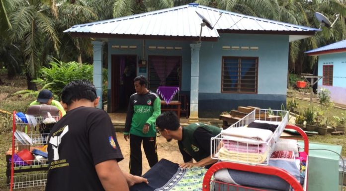 Jabatan Amal Mersing lancar operasi pembersihan banjir