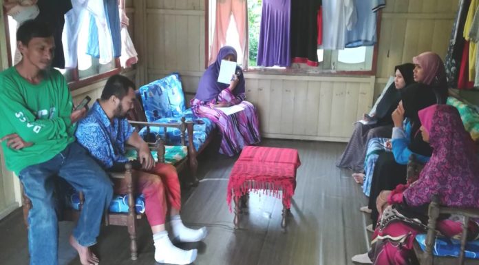 Ameerah santuni pengundi di Felda Jerangau