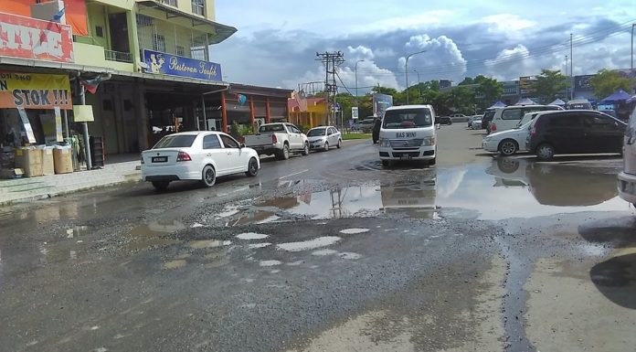 Kerana lubang, tayar pecah, rim bengkok