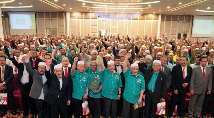 Tarik darjah kebesaran hak mutlak Sultan
