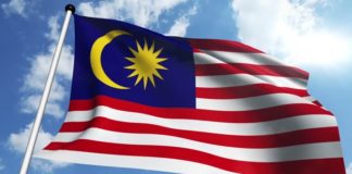 Lelaki pasang Jalur Gemilang terbalik direman