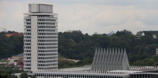 Hanya Pahang, Perak, Perlis bubar DUN ikut Parlimen?