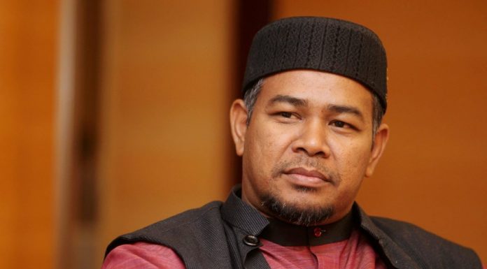 Melurus asas muafakat, tolak golongan ekstrem, liberal