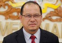 Rancakkan ekonomi, bukan kurangkan penjawat awam