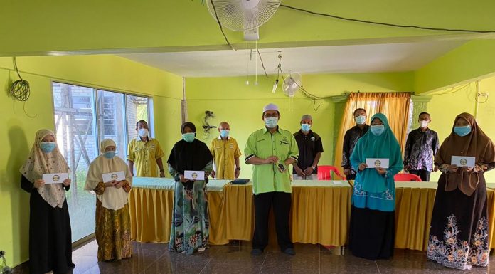 Guru PASTI dihargai, terima sumbangan ADUN Chenor