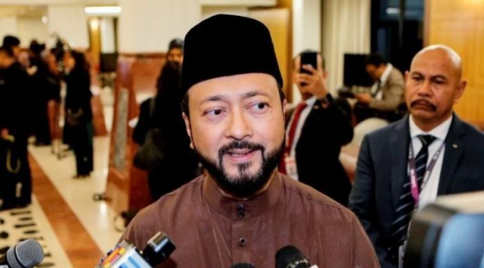 Mukhriz tidak mampu pertahan kedudukan