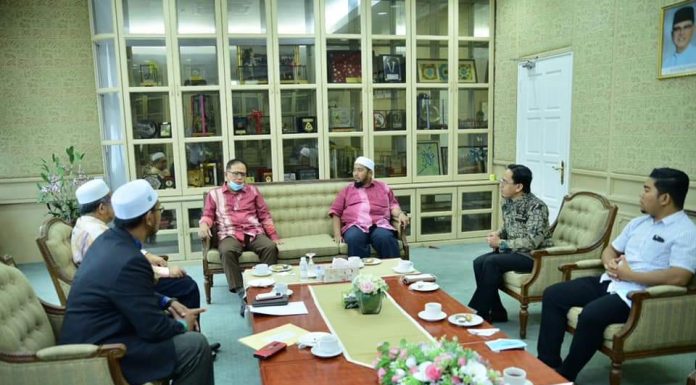 Pemuda PAS kunjung hormat MB Pahang