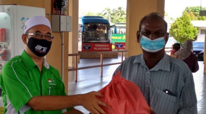 LKK PAS Teluk Intan santuni pemandu bas, teksi