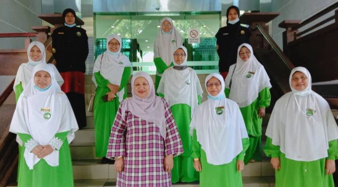 Muslimat PAS kunjung hormat EXCO Wanita Johor