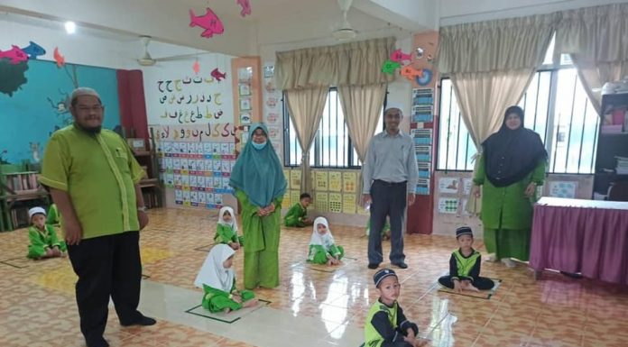 Pelajar PASTI ceria kembali ke sekolah