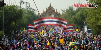 Bangkok dilanda tunjuk perasaan
