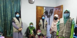 Ziarah Cakna Muslimat santuni warga Kulai