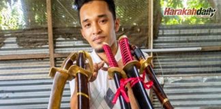 Pemuda teruskan pembuatan pedang tradisional