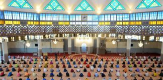 Individu lengkap vaksinasi dibenarkan solat di masjid, surau