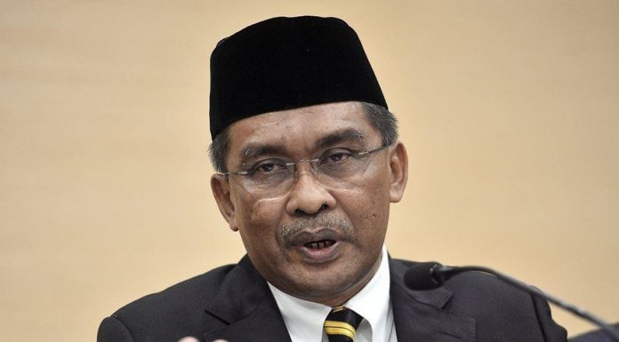 Kerajaan komited laksana undi 18 tahun
