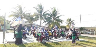 Muslimat berkonvoi motosikal sambut merdeka