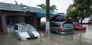 Kuala Kangsar hit by flash floods