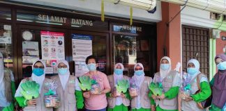 PAS Rompin edar kuih bulan kepada kaum Cina