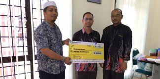 Masjid, sekolah dan tahfiz terima sumbangan YB Khalil