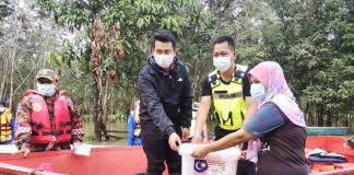 6 keluarga terperangkap kampung dinaiki air