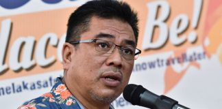 Melaka potong gaji Ketua Menteri, Exco