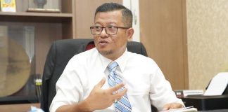 Tulisan pojok pengarang akhbar salah fakta