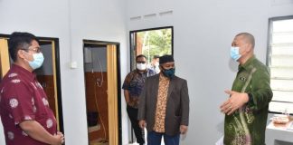 Dr Khairudin lawat rumah IBS Kenaf