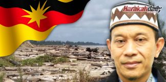 Kegiatan pengorek pasir jejas pesisir pantai