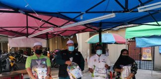 Masyarakat Parlimen Batu terima Bakul Makanan