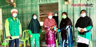 Muslimat serah sumbangan ke Pondok Tahfiz Haji Ahmad