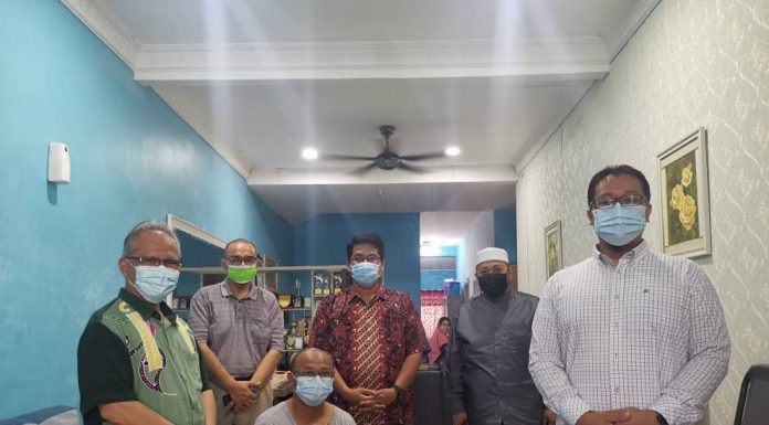 Ziarah KP Harakah, Dr Khairudin sampaikan bantuan