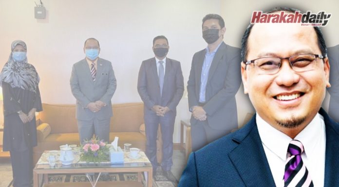 Ekonomi sentuhan rendah terjana oleh teknologi tinggi