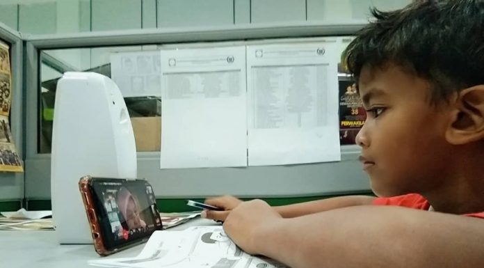 Ibu bapa akui anak sukar belajar secara ‘online’