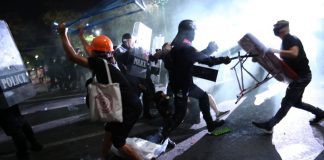 Tunjuk perasaan di Bangkok bertukar ganas