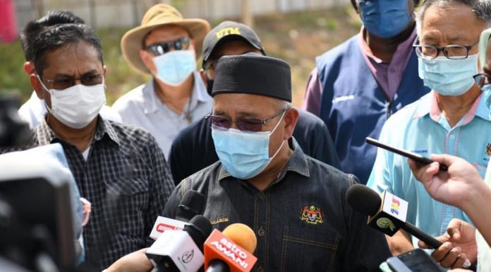 Tompokan hitam di Sungai Kim Kim bukan sisa kimia