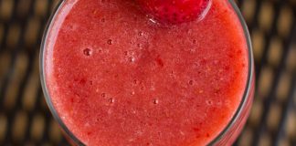 Kak Ayu’s strawberry drink, sought by many in Tumpat