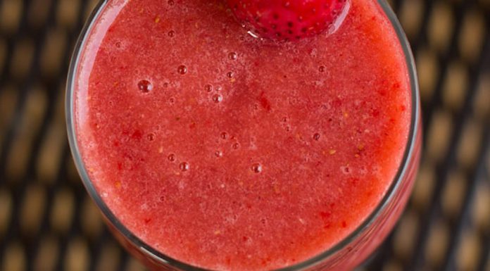 Kak Ayu’s strawberry drink, sought by many in Tumpat