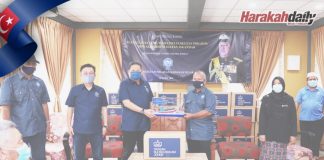 Nelayan tertua Muar terima kurniaan Sultan Johor
