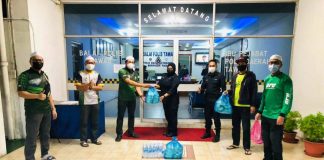 Pemuda PAS Tawau agih juadah sahur untuk frontliners