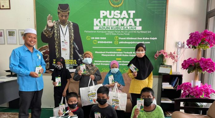 ADUN Kubu Gajah rai anak yatim bergembira